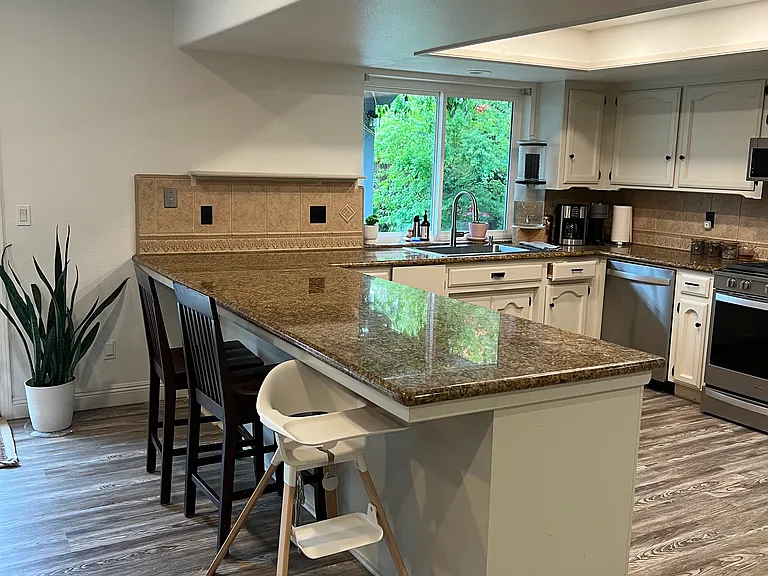 2484 Starling Dr — Photo 11