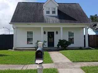 1600 Timberlane Estate Dr, Harvey, LA 70058