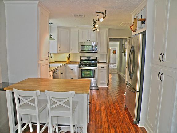 5th image of 1005 4th St