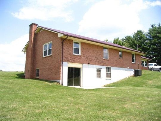 2nd image of 110 Roberts Ln SE