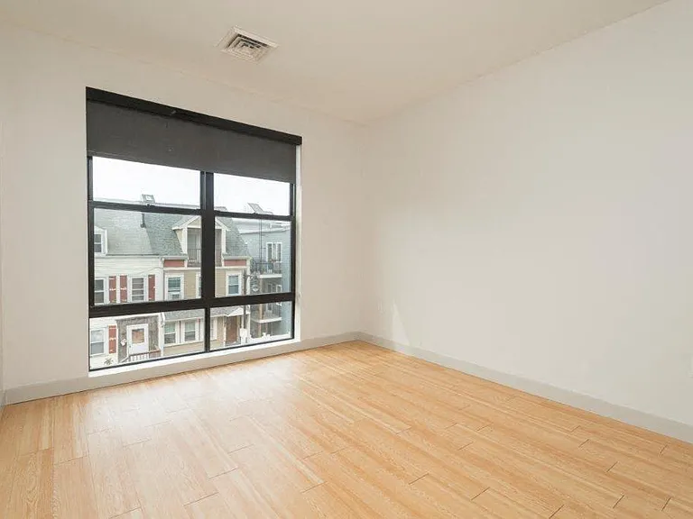 West Square Apartments — Photo 220