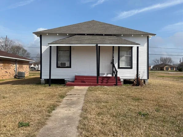 2 N Avenue C, Freeport, TX 77541