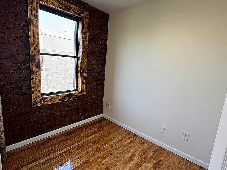 536 E 5th St #21 — Photo 5