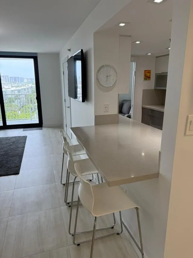1 bed, 1.5 bath, 1061 sqft, $2,600 — Photo 4