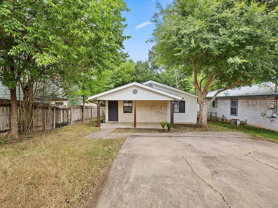 2404 Bryan St #3