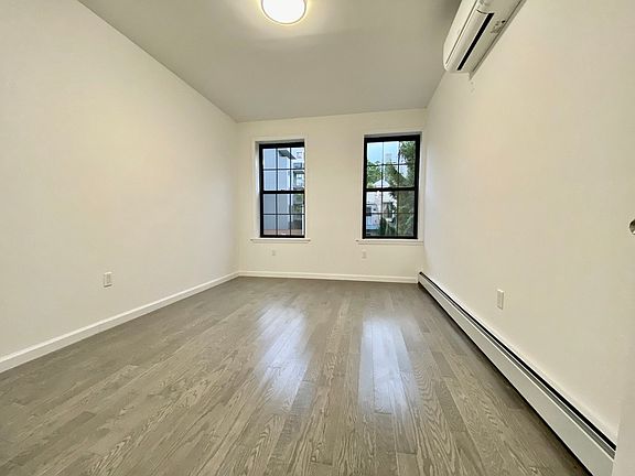 4th image of 35 Garnet St Floor 3