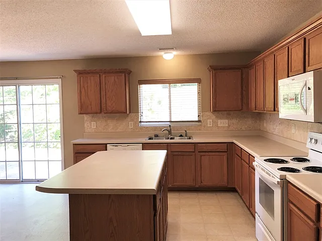 338 Averasboro Dr — Photo 4