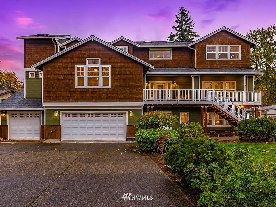 Stunning custom home in desirable East Renton Highlands