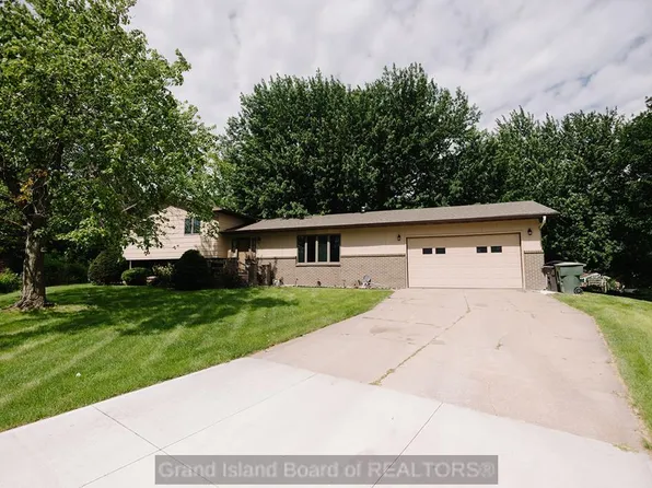 2130 Viking Pl, Grand Island, NE 68803