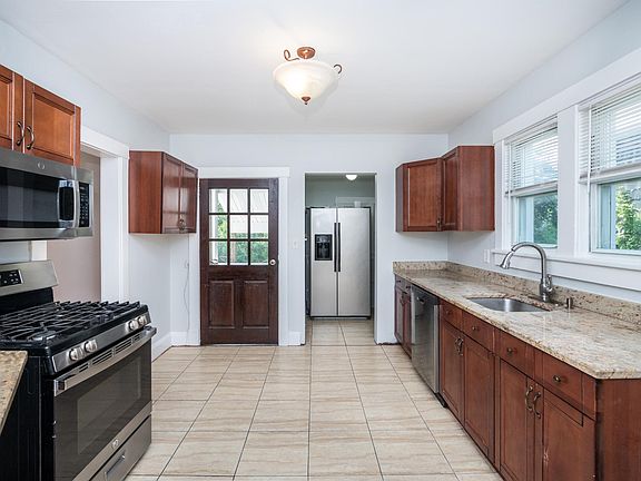 3rd image of 222 Washington St