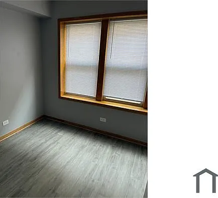 11027 S King Dr — Photo 2