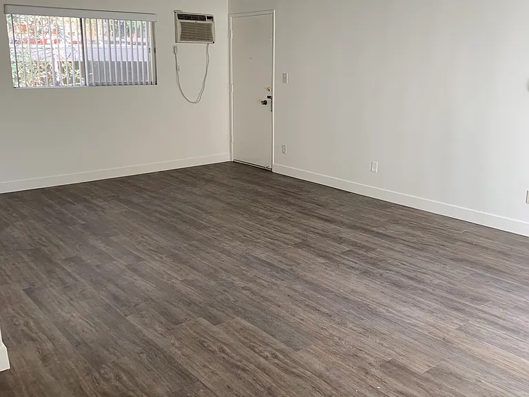 10350 Almayo Ave #7 — Photo 8