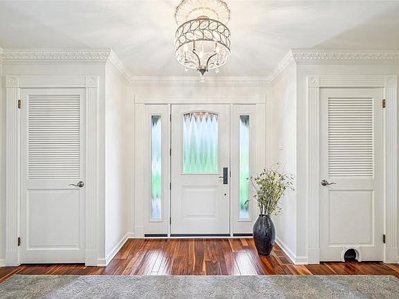 2nd image of 10422 Frontenac Woods Ln