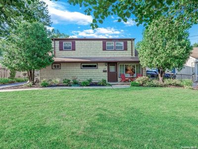 47 Island Street, Plainview, NY, 11803