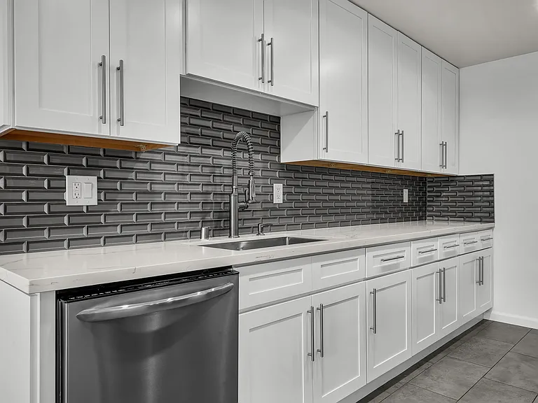 1432 Saltair Ave — Photo 32