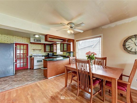 4th image of 427 Avenue J
