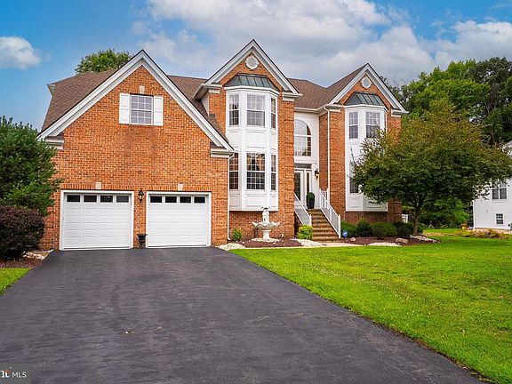2nd image of 33 Pierce Rd
