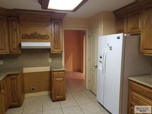 3rd image of 874 Alta Mesa Blvd