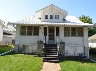913 J St, Fairbury, NE 68352