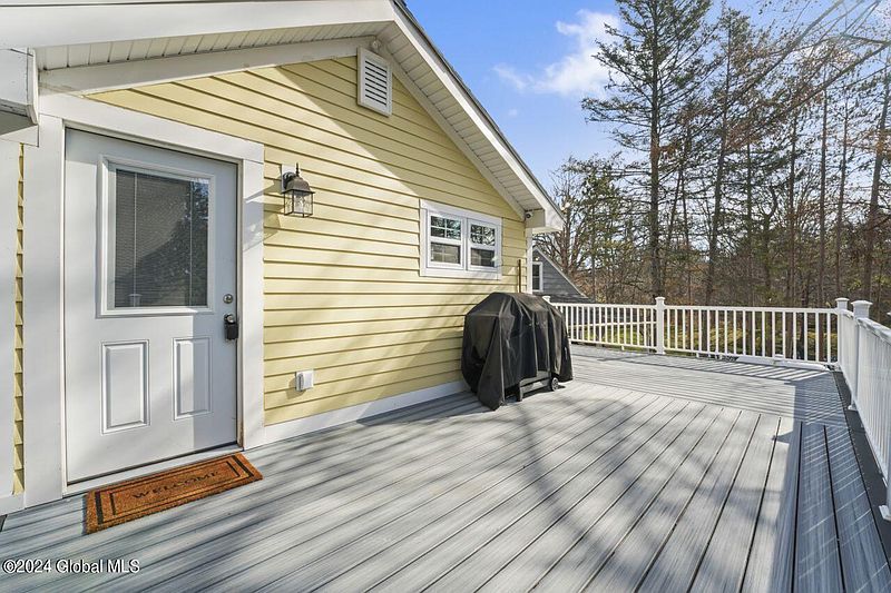 4th image of 168 Waterbury Road