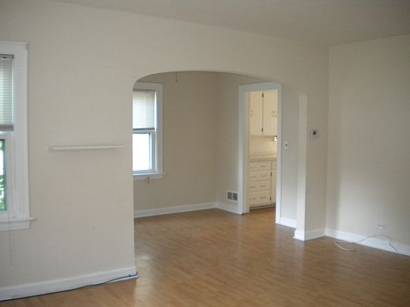 5th image of 212 S Center St