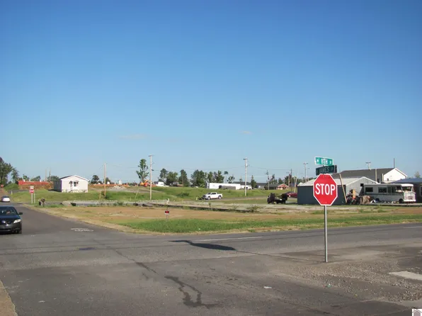 100 W James St, Mayfield, KY 42066