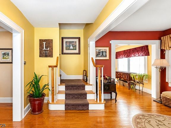 3rd image of 7 Wayland Dr