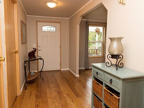 5th image of 327 Southridge Dr