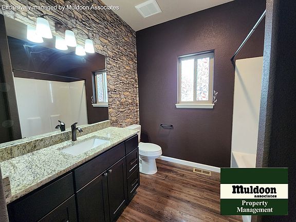 5th image of 326 E Longmont Dr
