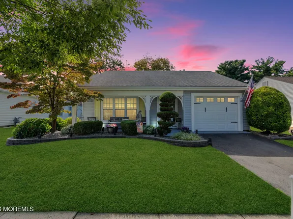 19 Weybridge Place, Manchester, NJ 08759