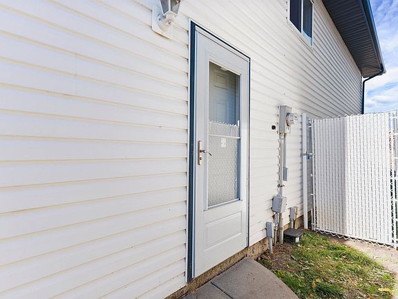 4th image of 8010 166a Ave NW