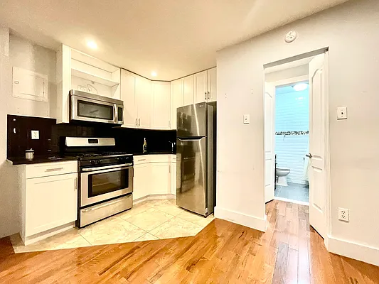 Rented by Pear NYC LLC | media 29