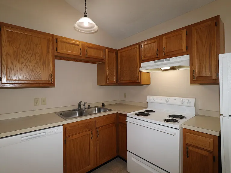 238 Lakeview Dr — Photo 5