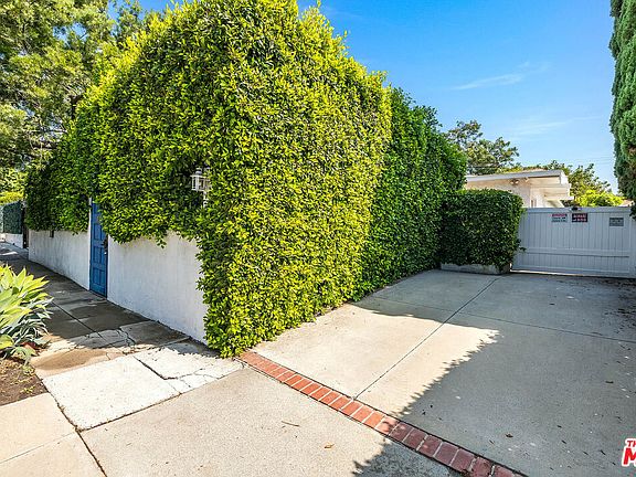 2nd image of 206 N Wilton Pl
