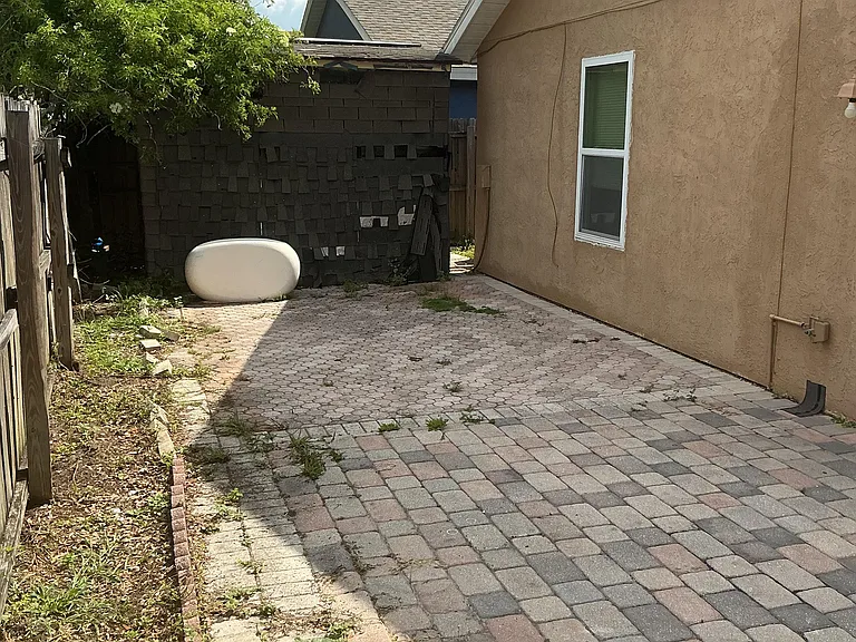 1044 Winterberry Ln — Photo 5