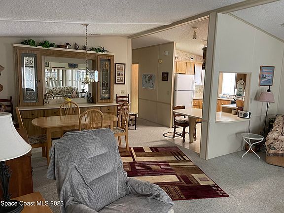 5th image of 906 Oleander Cir