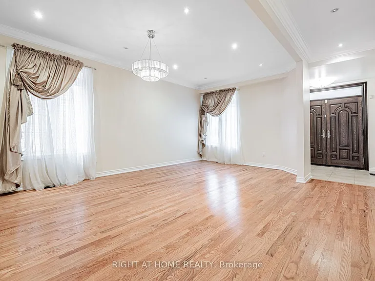67 Timna Cres — Photo 4