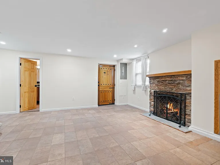 441 21st St NE #B — Photo 6