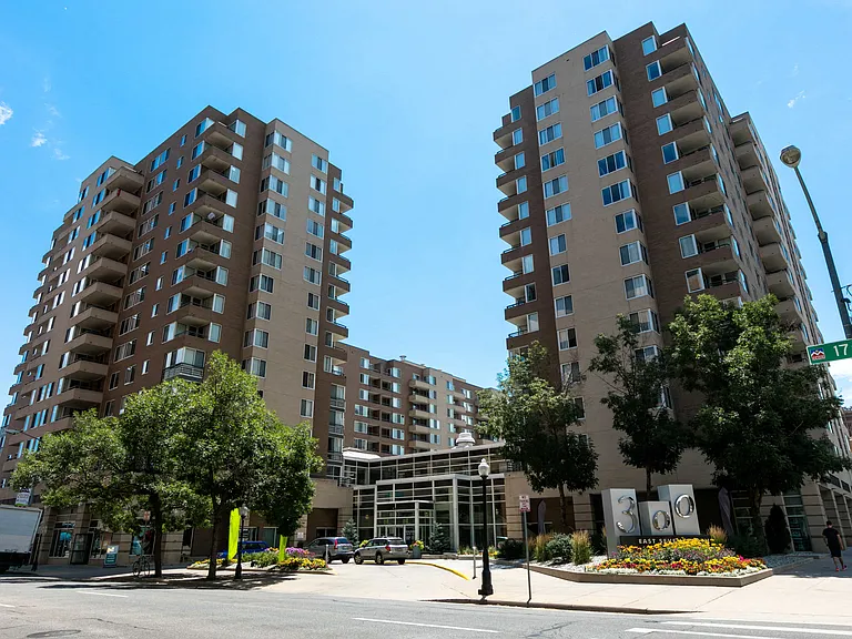 300 East 17th Apartments — Photo 33