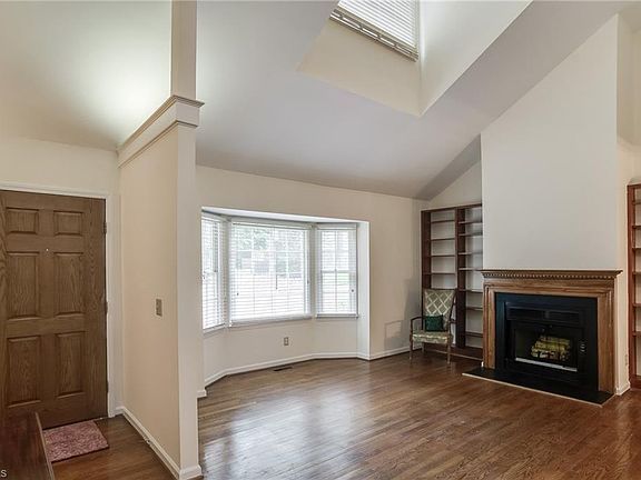 3rd image of 10 B Park Village Ln