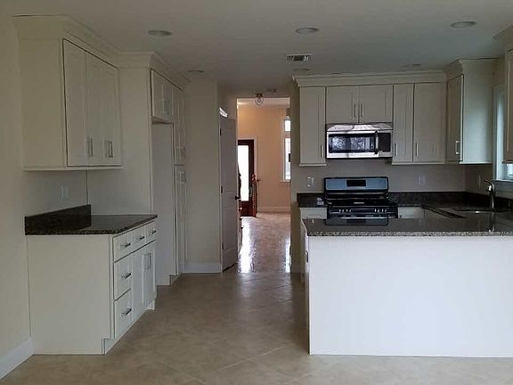 3rd image of 264 Hull Ave