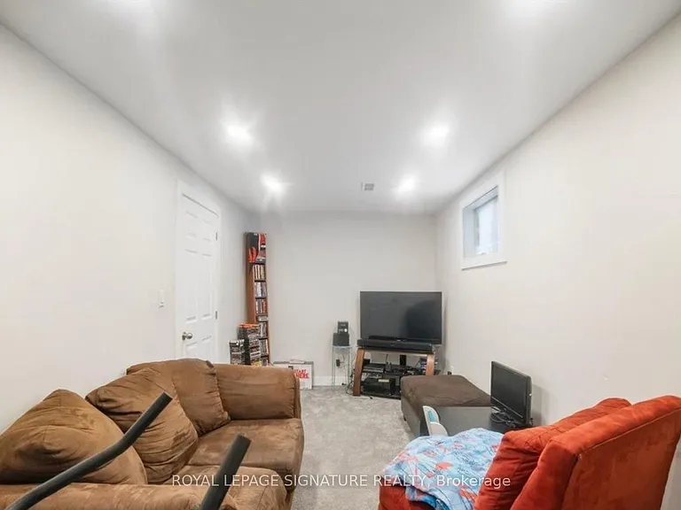 25 Meadowvale Dr #3 — Photo 17