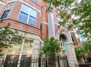 1807 W Addison St APT 2E, Chicago, IL 60613