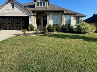 203 Mockingbird Dr, Waxahachie, TX 75165