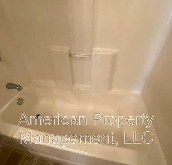 4714 NE Wisconsin St — Photo 33