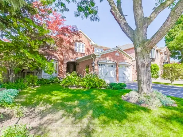 2139 Brays Ln, Oakville, ON L6M 2T2