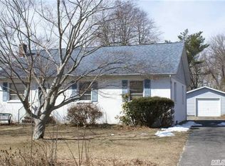 50 N Ocean Ave, Center Moriches, NY 11934