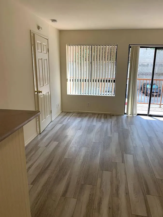 3020 Rowena Ave — Photo 3