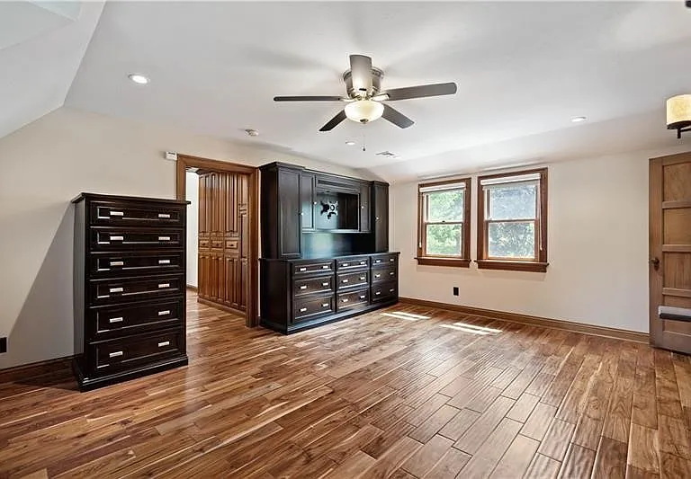 6050 Walton Rd — Photo 32