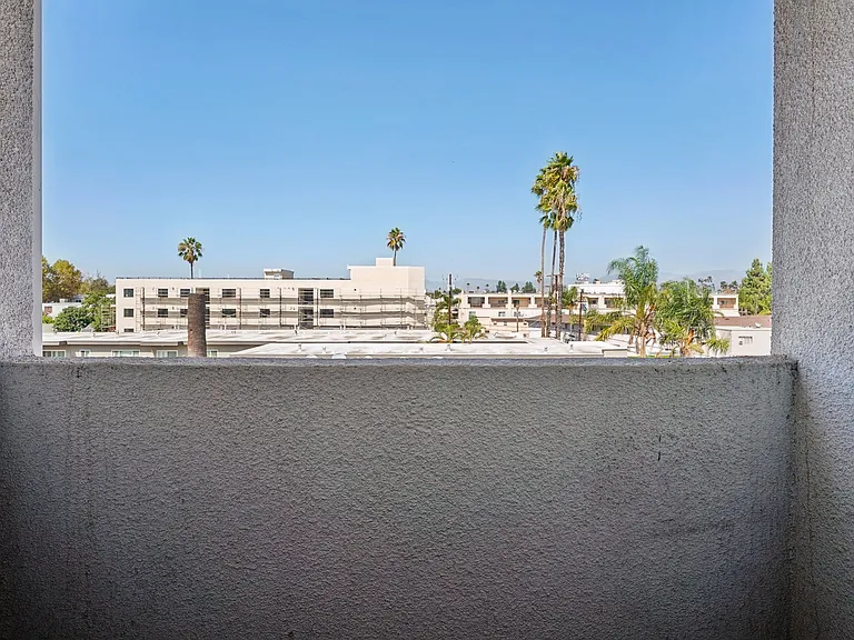11657 Oxnard Str. — Photo 45
